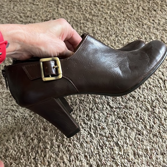 Hardly worn at all! Size 8 1/2 Aerosoles brown heels - Picture 3 of 8